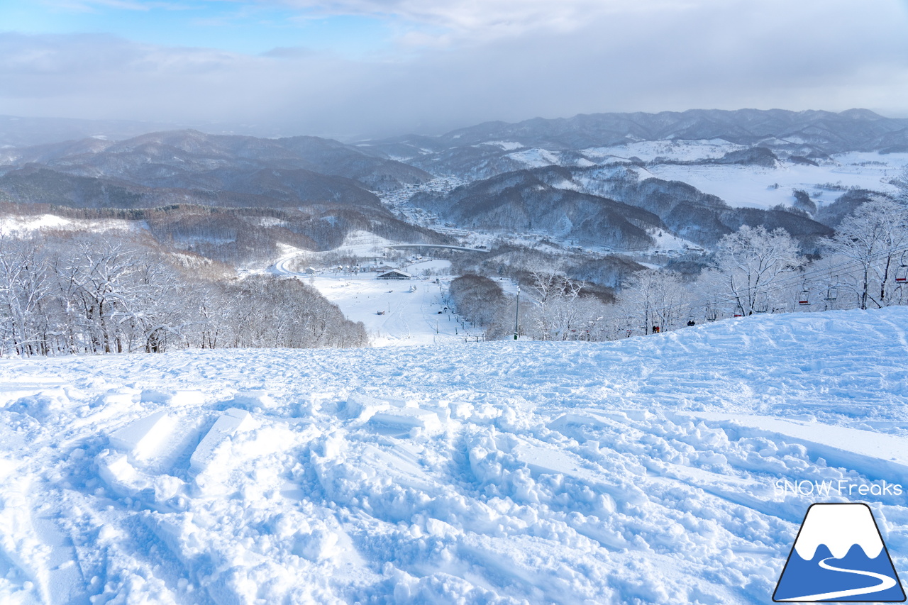 かもい岳国際スキー場｜ふわっふわのパウダースノーと綺麗な青空。やっと北海道らしい冬の景色が帰ってきた！